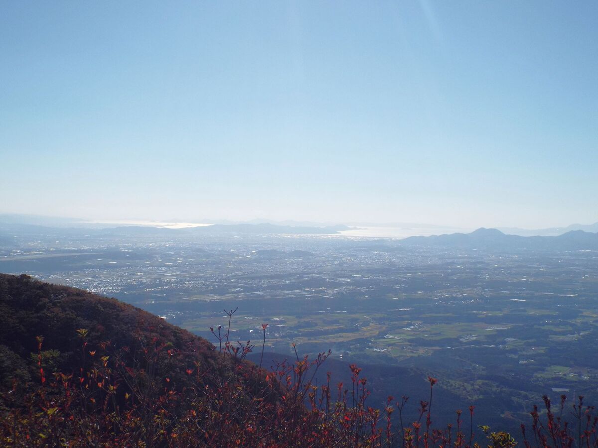 中央の奥が宇土半島。その右側が有明海で右奥は雲仙